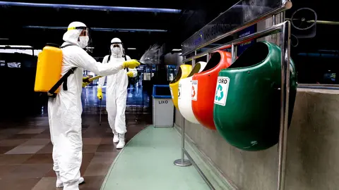 Brazil, Sao Paulo: Brazilian army and navy soldiers are seen wearing full protective gear as they carry out disinfection works at the Tiete bus terminal in Sao Paulo, amd the Coronavirus (Covid-19) outbreak. Photo: Dario Oliveira/ZUMA Wire/dpa
