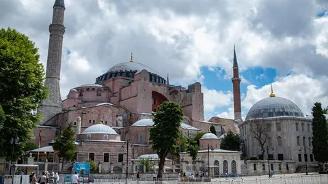 Turkey, Istanbul: An exterior view of the Unesco World Heritage Site Hagia Sophia museum. Turkish President Recep Tayyip Erdogan has signed a decree ordering Istanbul's landmark Hagia Sophia be handed over to the country's religious authority and reopened for Islamic prayers, just over an hour after Turkey's top administrative court overturned a 1934 decree that made the Hagia Sophia a museum and symbol of secularism. Photo: Yasin Akgul/dpa