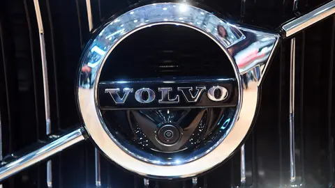 Switzerland, Geneva: The logo of the automobile company Volvo is pictured on the second press day of the 2018 Geneva Motor Show. China-owned Volvo Cars reported a net loss for the first half-year period and said car sales plunged by one fifth in the period that was impacted by the coronavirus pandemic. Photo: Uli Deck/dpa