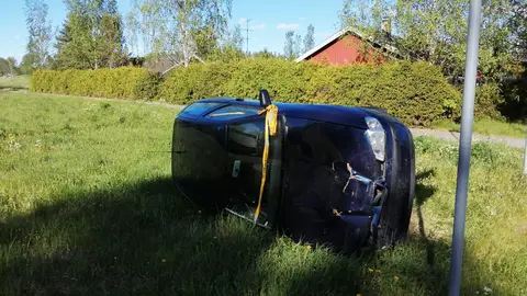 A crashed car in a ditch. Photo: Foreigner.fi/file photo.