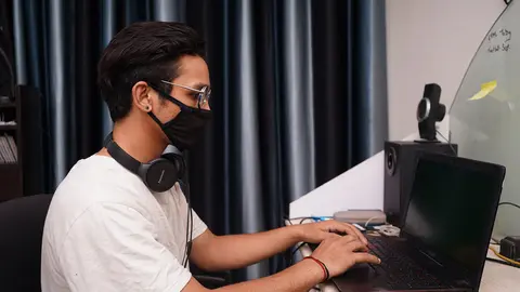 Student-mask-computer-laptop-study-work-remote