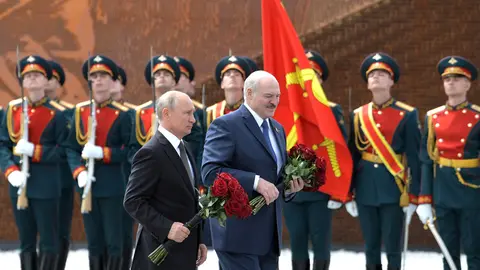 30 June 2020, Russia, Tver: Russian President Vladimir Putin (L) and Belarusian counterpart Alexander Lukashenko attend a ceremony to open the Rzhev Memorial to Soviet Soldiers. Photo: -/Kremlin/dpa