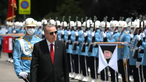 15 July 2020, Turkey, Ankara: Turkish President Recep Tayyip Erdogan (2nd L) inspects the guards of honour during a commemoration ceremony at the Grand National Assembly of Turkey (GNAT) to mark the July 15 Democracy and National Unity Day. (best quality available) Photo: -/Turkish Presidency/dpa.