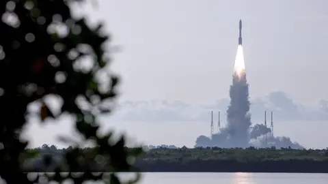 30 July 2020, US, Cape Canaveral: An Atlas V rocket with the Perseverance rover launches to space from Space Launch Complex 41 at Cape Canaveral Air Force Station. Photo: Joel Kowsky/NASA/dpa