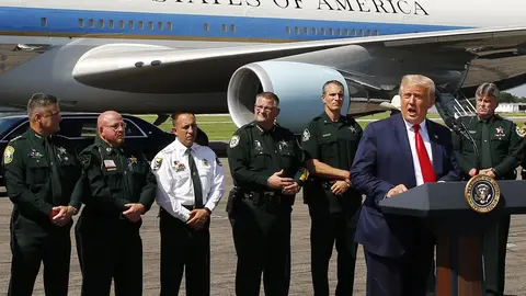 US, Tampa: US President Donald Trump speaks to reporters at Tampa International Airport. Photo: Tampa Bay Times/dpa.