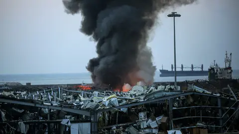 Lebanon, Beirut: Thick smoke billows from the site where a massive explosion rocked Beirut's port. Photo: Marwan Naamani/dpa