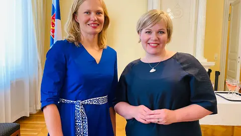 Minister Annika Saarikko (R) and her predecessor Hanna Kosonen. Photo: Saarikko/Facebook.