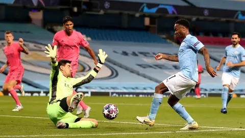 07 August 2020, England, Manchester: Manchester City&#39;s Raheem Sterling (R) has his shot saved by Real Madrid&#39;s Thibaut Courtois during the UEFA Champions League round of 16 second leg soccer match between Manchester City and Real Madrid at the Etihad Stadium. Photo: Nick Potts/dpa.