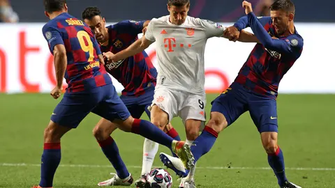 Lewandowski-Suarez-Busquets-Bayern-Barcelona-Champions-League-by-dpa.