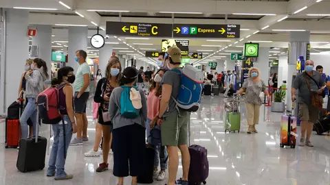 15 August 2020, Spain, Palma: Passengers arrive at Palma de Mallorca airport. Germany has declared nearly all of Spain, including the island of Mallorca, as risky areas following a spike of coronavirus cases. Photo: Clara Margais/dpa.