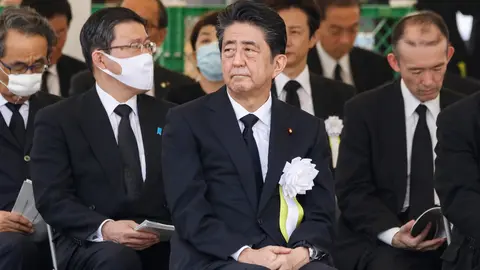 09 August 2020, Japan, Nagasaki: Japanese Prime Minister Shinzo Abe (C) attends the Nagasaki Peace Ceremony at the Peace Park, held to mark the 75th anniversary of the atomic bombing of Nagasaki in 1945 during WWII. Photo: Rodrigo Reyes Marin/dpa.