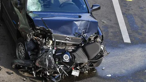 19 August 2020, Berlin: A broken car and a destroyed motorcycle stand on the Berlin A100 urban motorway after the car which carrying an alleged ammunition box made an accident at the Alboinstrasse exit. Photo: Paul Zinken/dpa.