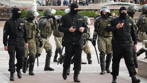 27 August 2020, Belarus, Minsk: Members of the AMAP (OMON) special police forces take position during a protest at the Independence Square against Belarusian President Alexander Lukashenko. Photo: Ulf Mauder/dpa.