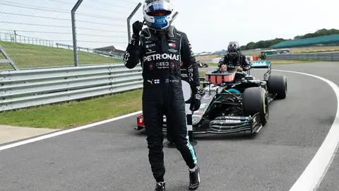 08 August 2020, England, Northampton: Finnish Formula One driver Valtteri Bottas of Mercedes-AMG Petronas, celebrates after the qualifying of the 70th Anniversary Formula One Grand Prix at Silverstone race Circuit. Photo: Andrew Boyers/dpa.