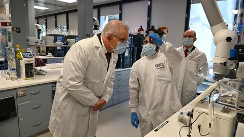 19 August 2020, Australia, Sydney: Australian Prime Minister Scott Morrison tours the Astra Zeneca laboratories in Macquarie Park. The Australian government has signed a deal with AstraZeneca for the supply of a COVID-19 vaccine. Photo: Nick Moir/dpa.