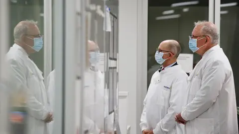 19 August 2020, Australia, Sydney: Australian Prime Minister Scott Morrison (R) tours the Astra Zeneca laboratories in Macquarie Park. The Australian government has signed a deal with AstraZeneca for the supply of a COVID-19 vaccine. Photo: Lisa Maree Williams/dpa.