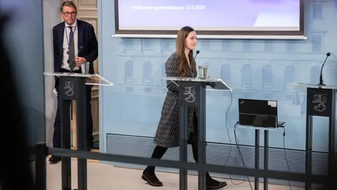 PM Sanna Marin (R) followed by Minister of Finance Matti Vanhanen at the budget presentation. Photo: Lauri Heikkinen/Vnk.