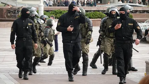 27 August 2020, Belarus, Minsk: Members of the AMAP (OMON) special police forces take position during a protest at the Independence Square against Belarusian President Alexander Lukashenko. Photo: Ulf Mauder/dpa.