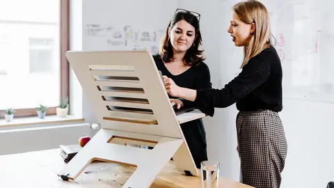 Women-work-office-study-meeting-business-planning