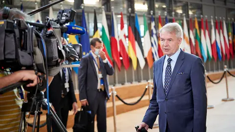 HANDOUT - 21 September 2020, Belgium, Brussels: Finnish Foreign Affairs Minister Pekka Haavisto speaks to media ahead of the EU Foreign Affairs Council meeting. Photo: Mario Salerno/European Council/dpa.
