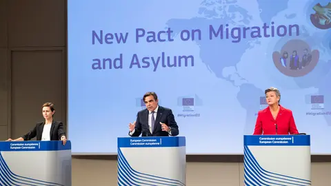 European Commissioner for Promoting our European Way of Life Margaritas Schinas (C) and European Commissioner for Home Affairs Ylva Johansson (R) attend a press conference on a New Pact for Migration and Asylum at the European Commission. Photo: Lukasz Kobus/European Commission/dpa.