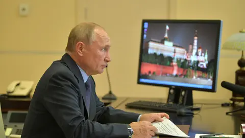 HANDOUT - 29 September 2020, Russia, Moscow: Russian President Vladimir Putin holds a videoconference meeting with members of the government. Photo: -/Kremlin/dpa.