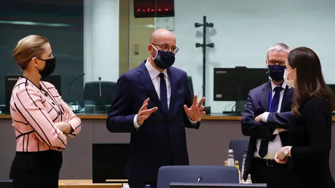 HANDOUT - 02 October 2020, Belgium, Brussels: President of the European Council Charles Michel (C) speaks with (L-R) Danish Prime Minister Mette Frederiksen, Secretary-General of the Council Jeppe Tranholm-Mikkelsen, and Finnish Prime Minister Sanna Marin during the second day of the EU summit. Photo: Dario Pignatelli/European Council.