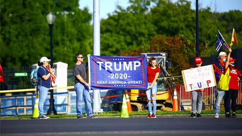 03 October 2020, US, Bethesda: Supporters of US President Donald Trump gather in front of the Walter Reed Military Hospital in Bethesda, where Trump is being treated after a coronavirus infection. Photo: Steven Ramaherison/dpa.