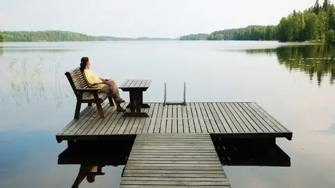 Lake-Finland-sitting-bench-table-by-Pixabay