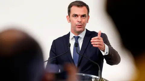 08 October 2020, France, Paris: French Health Minister Olivier Veran gestures as he addresses media representatives during a press conference about the situation of the coronavirus (COVID-19) pandemic in France. Photo: Geoffroy Van Der Hasselt/dpa.