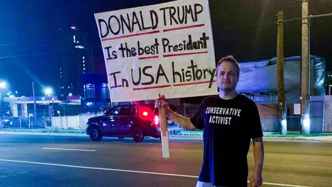 04 October 2020, US, Bethesda: A supporter of US President Donald Trump, holds a placards out side the Walter Reed Military Hospital in Bethesda, where Trump is being treated after a coronavirus (COVID-19) infection. Photo: Can Merey/dpa.