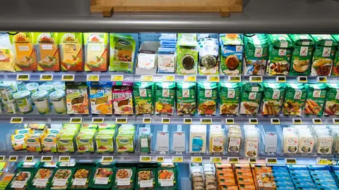 FILED - A "Veggie" sign in a supermarket on a refrigerated shelf with vegetarian products in Hamburg. Photo: picture alliance / dpa