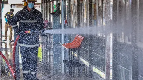 26 October 2020, Sri Lanka, Colombo: A Sri Lankan worker sprays disinfectant at Bastian Mawatha Bus terminal to prevent the spread of coronavirus in Colombo. Photo: Pradeep Dambarage/dpa.