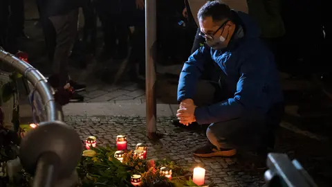 29 October 2020, Berlin: Cem Oezdemir, former leader of the German Green Party, attends a memorial vigil in tribute for the victims of Nice&#39;s knife attack. Photo: Paul Zinken/dpa.