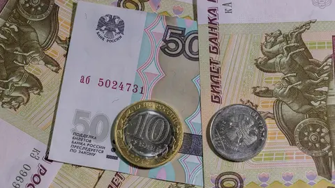 Roubles-currency-by-Pixabay