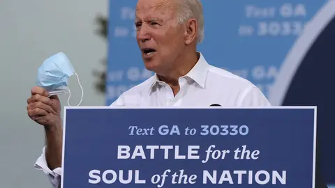 27 October 2020, US, Atlanta: Former Vice President and Democratic Presidential candidate Joe Biden speaks during a drive-in rally at Cellairis Amphitheatre at Lakewood. Photo: Curtis Compton/dpa.