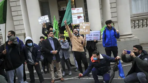 30 October 2020, England, London: Demonstrators hold banners and shout slogans in front of the French Embassy in London, during a protest against French President Emmanuel Macron's comments on Islam's prophet Muhammad cartoons. Photo: Aaron Chown/dpa.