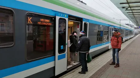 11 November 2020. passengers, about to board a commuter train in the Helsinki region (Kerava). Photo: Foreigner.fi