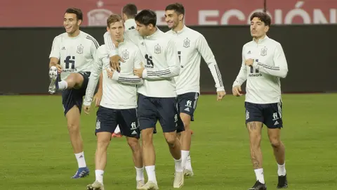 Spain's Alvaro Morata speaks with Dani Olmo during a training session ahead of Tuesday's match against Germany. Photo: Daniel Gonzales Acuna/dpa.