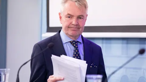 Pekka-Haavisto-by-Lauri-Heikkinen---Vnk