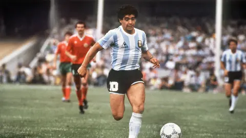 FILED - 10 June 1986, Mexico, Mexico City: Argentina's Diego Maradona in action during the 1986 FIFA World Cup Group A soccer match between Argentina and Bulgaria. Argentina football great Diego Maradona has died at the age of 60, the Argentinian Football Association said on Wednesday. Photo: ---/dpa