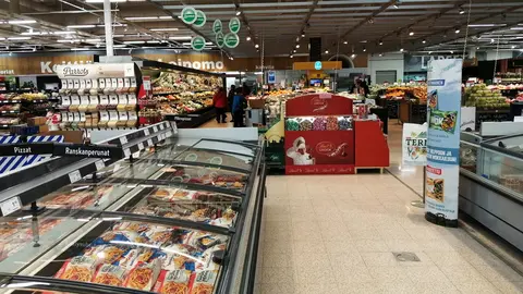 Supermarket-food-store-shopping-mall-by-foreigner.fi