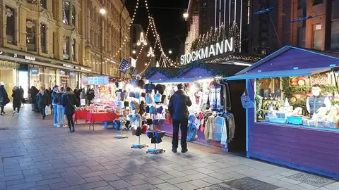 Street Christmas stalls in Helsinki. Photo: © Foreigner.fi.