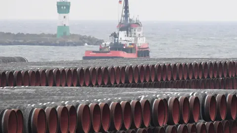 04 December 2020, Mecklenburg-Western Pomerania, Sassnitz-Mukran: Pipes of the Nord Stream 2 Baltic Sea gas pipeline are seen stored on the premises of the Mukran Port near Sassnitz. The Mukran Port on Ruegen Island is considered the most important transhipment point for the construction of the pipeline. Photo: Stefan Sauer/dpa-Zentralbild/dpa