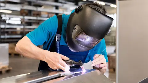 Welding-industry-manufacturing-by-pixabay