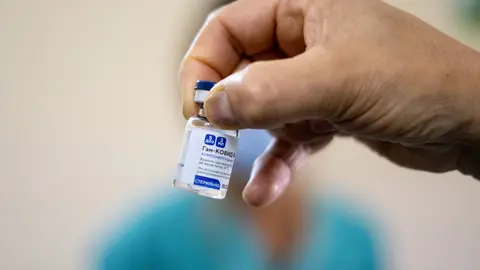 29 December 2020, Argentina, Firmat: A nurse holds a vial of the Russian Sputnik V vaccine against the coronavirus. Photo: Patricio Murphy/SOPA Images via ZUMA Wire/dpa.