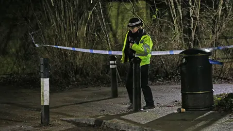 03 January 2021, England, Reading: A police officer works near the scene in Emmer Green suburb where a 13-year-old boy died after being stabbed. Photo: Jonathan Brady/PA Wire/dpa