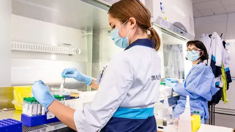 A coronavirus testing laboratory. Photo: HUS.