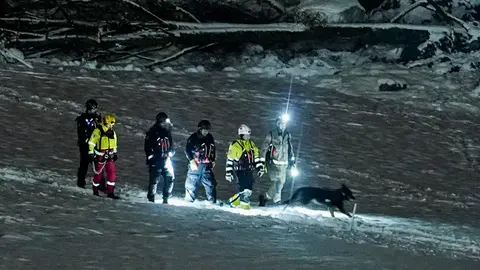 04 January 2021, Norway, Gjerdrum: Rescue workers search for missing people at the area hit by a landslide in Gjerdrum on Wednesday. Photo: Fredrik Hagen/NTB/dpa