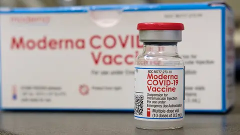 05 January 2021, US, Rock Island: A Moderna Covid-19 vaccine vile is pictured at the Rock Island Health Department. Photo: Jack Kurtz/ZUMA Wire/dpa